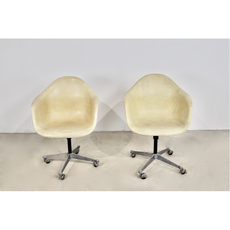 Pair of vintage armchairs by Charles Ray Eames for Herman Miller, 1970