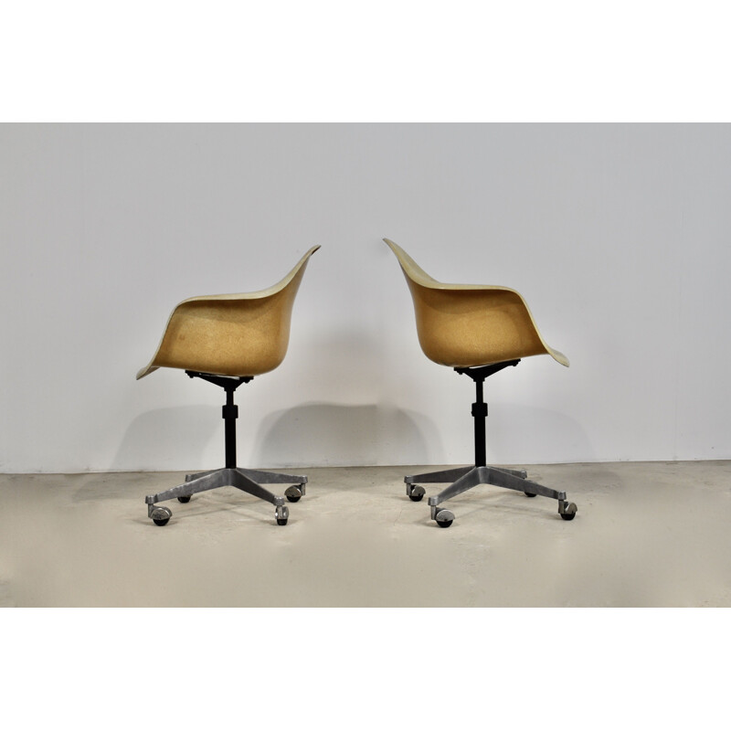 Pair of vintage armchairs by Charles Ray Eames for Herman Miller, 1970