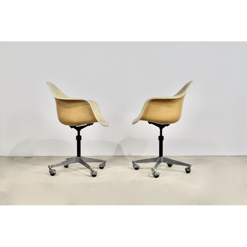 Pair of vintage armchairs by Charles Ray Eames for Herman Miller, 1970