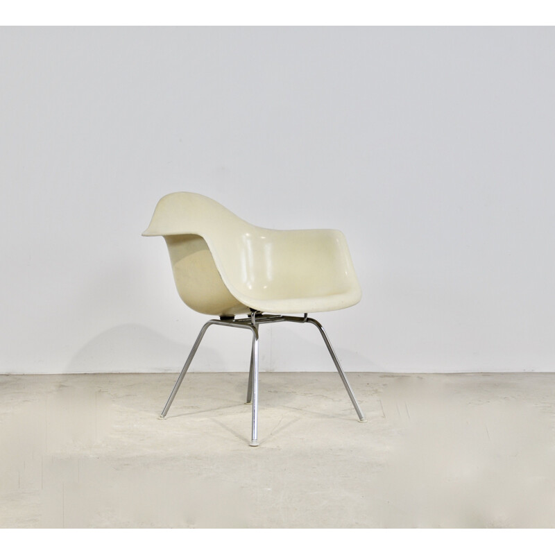 Vintage Sessel in der Farbe weiß von Charles