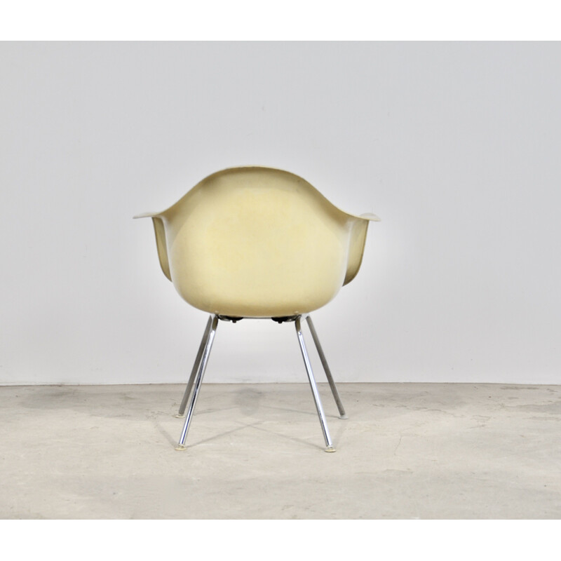 Vintage white armchair by Charles & Ray Eames for Herman Miller, 1970