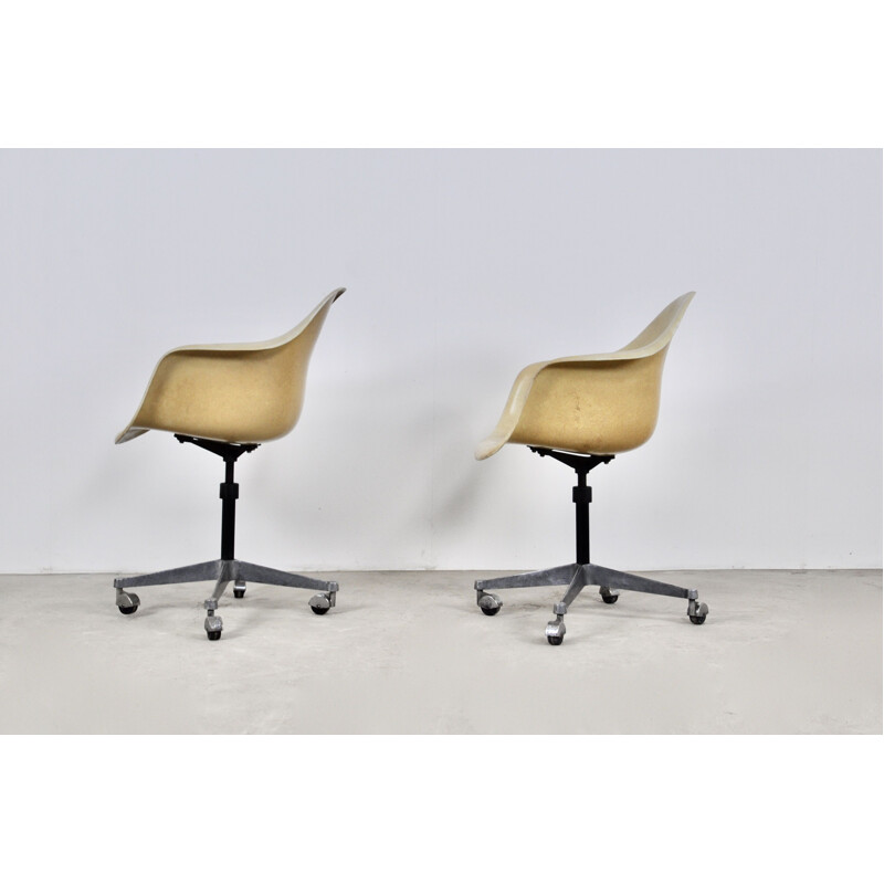 Pair of vintage armchairs on castors by Charles Ray Eames for Herman Miller, 1970