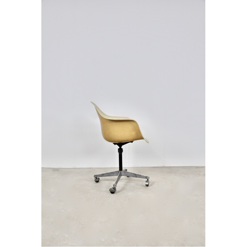 Vintage armchair on castors by Charles Ray Eames for Herman Miller, 1970