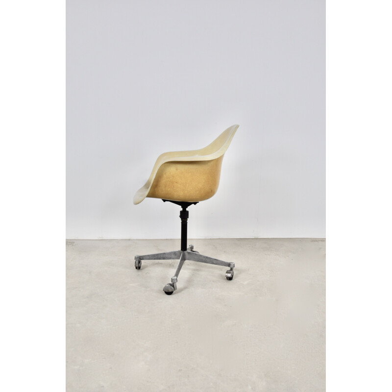 Vintage armchair on castors by Charles Ray Eames for Herman Miller, 1970