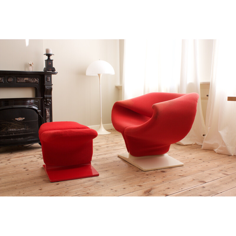 Fauteuil Artifort "Ruban" et ottoman rouges par Pierre PAULIN - 1960