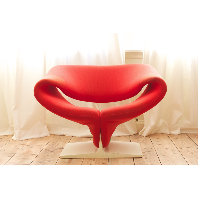 Fauteuil Artifort "Ruban" et ottoman rouges par Pierre PAULIN - 1960