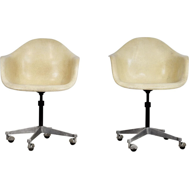 Pair of vintage armchairs by Charles Ray Eames for Herman Miller, 1970