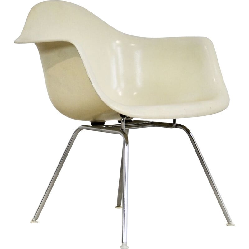 Vintage white armchair by Charles & Ray Eames for Herman Miller, 1970