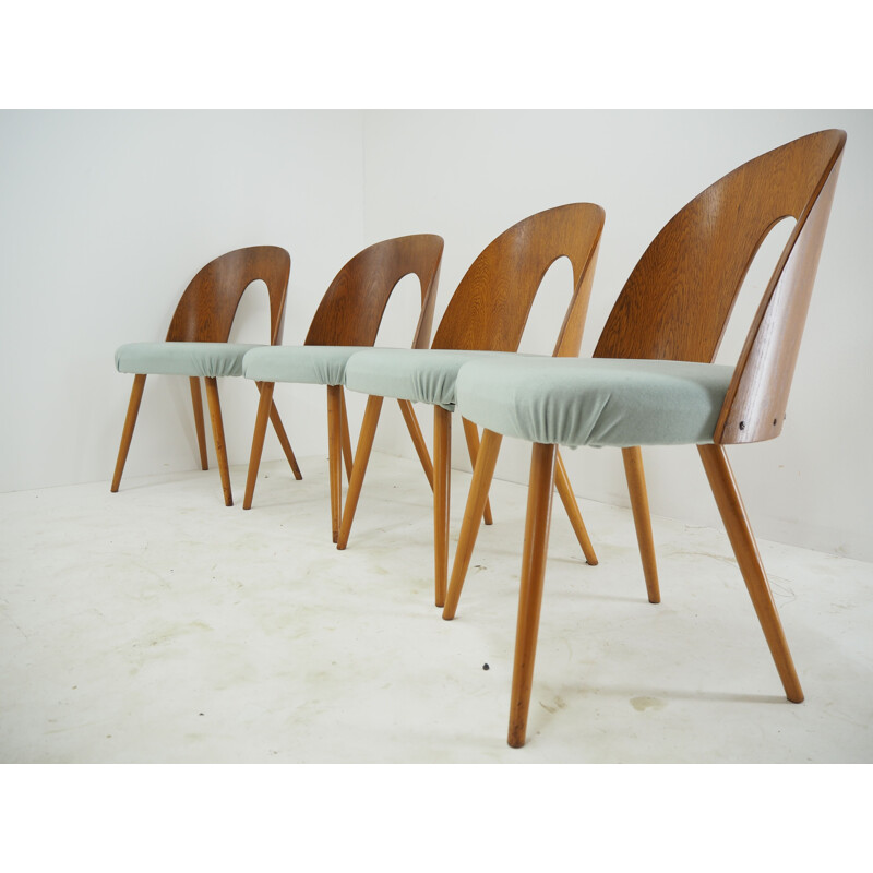 Ensemble de 4 chaises vintage en bois par Antonin Suman, 1960