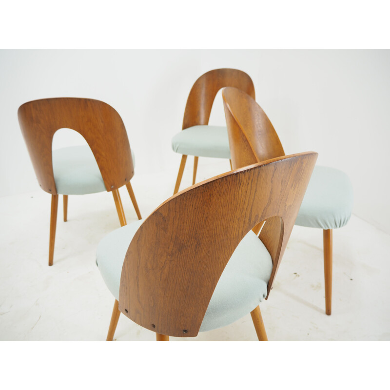 Ensemble de 4 chaises vintage en bois par Antonin Suman, 1960