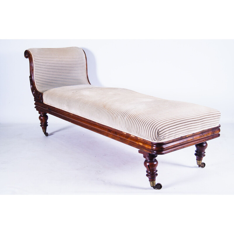 Vintage Victorian carved walnut daybed