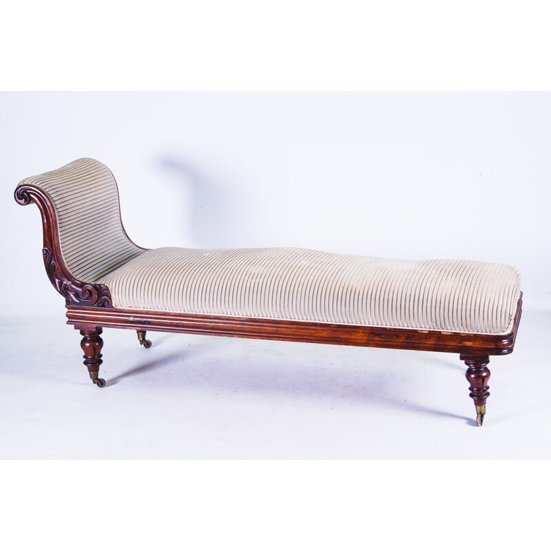 Vintage Victorian carved walnut daybed