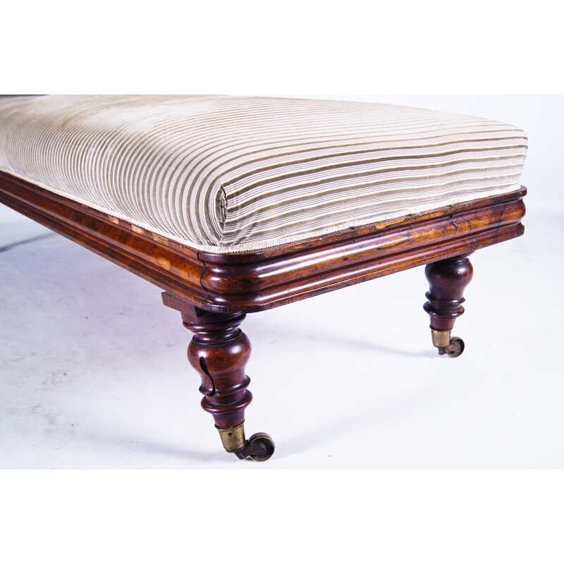 Vintage Victorian carved walnut daybed