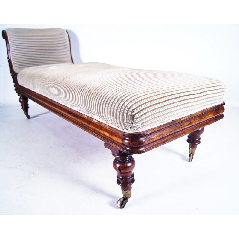 Vintage Victorian carved walnut daybed