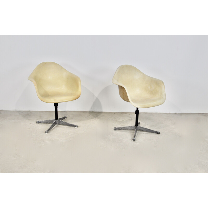 Pair of vintage swivel chairs by Charles Ray Eames for Herman Miller, 1970