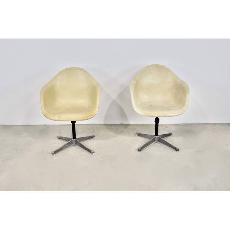 Pair of vintage swivel chairs by Charles Ray Eames for Herman Miller, 1970