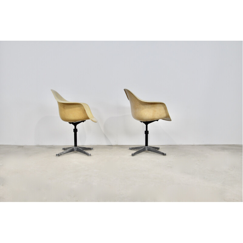 Pair of vintage swivel chairs by Charles Ray Eames for Herman Miller, 1970