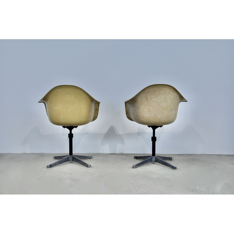 Pair of vintage swivel chairs by Charles Ray Eames for Herman Miller, 1970