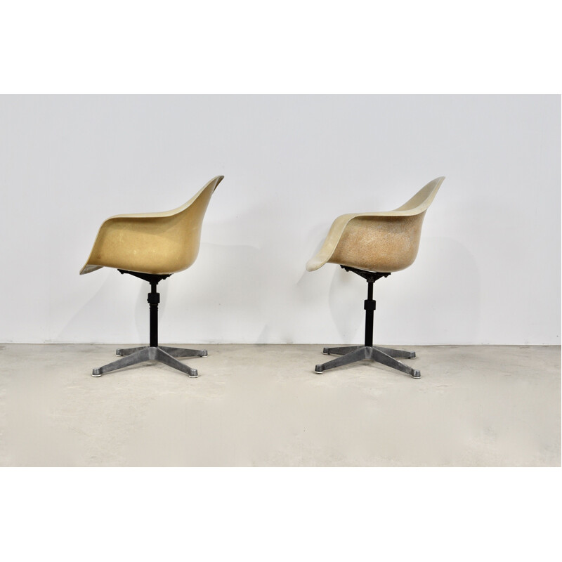 Paire de fauteuils pivotant vintage par Charles Ray Eames pour Herman Miller, 1970