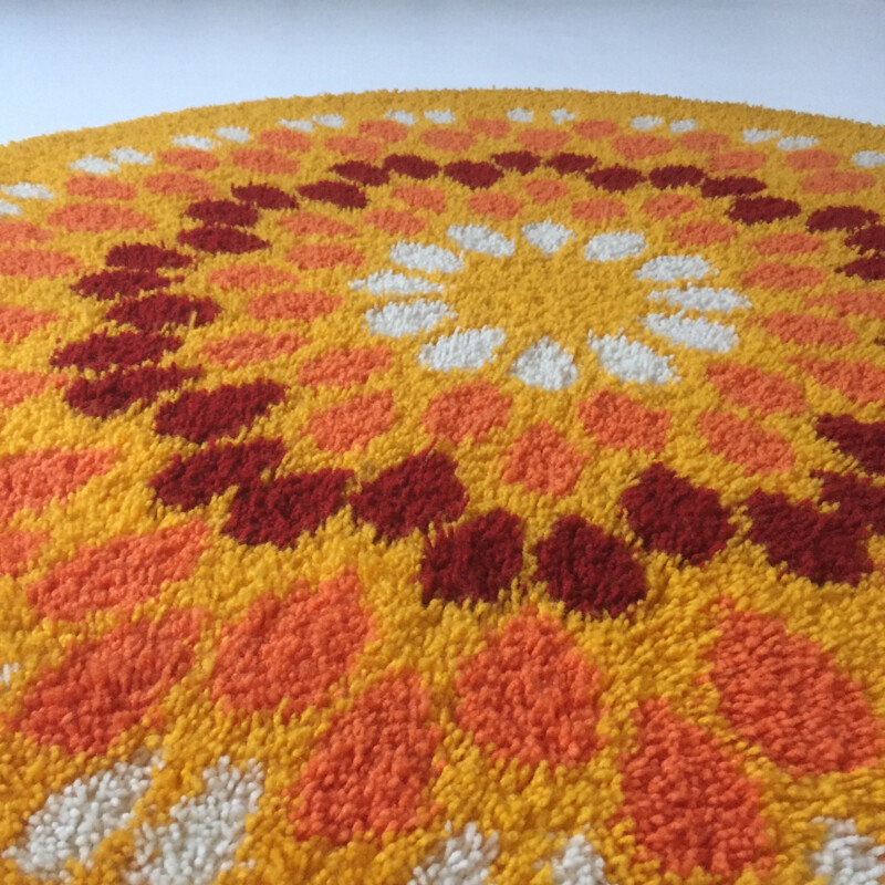 Vintage circular pop art rug on wool - 1970s