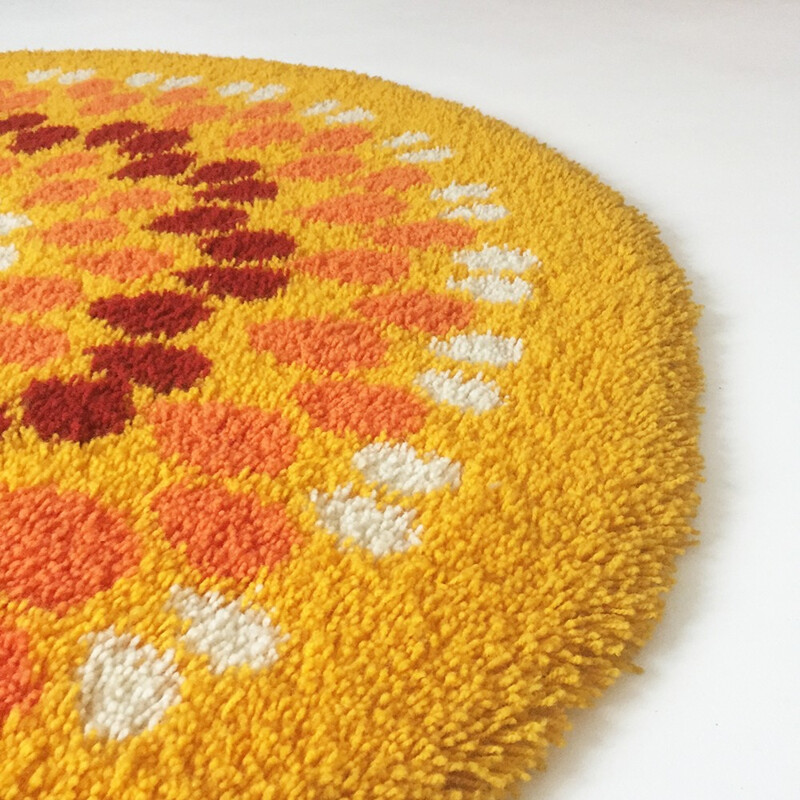 Vintage circular pop art rug on wool - 1970s