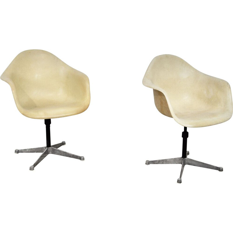 Pair of vintage swivel chairs by Charles Ray Eames for Herman Miller, 1970