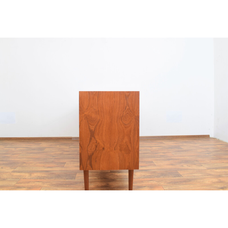 Credenza danese vintage in teak con quattro ante scorrevoli, 1960