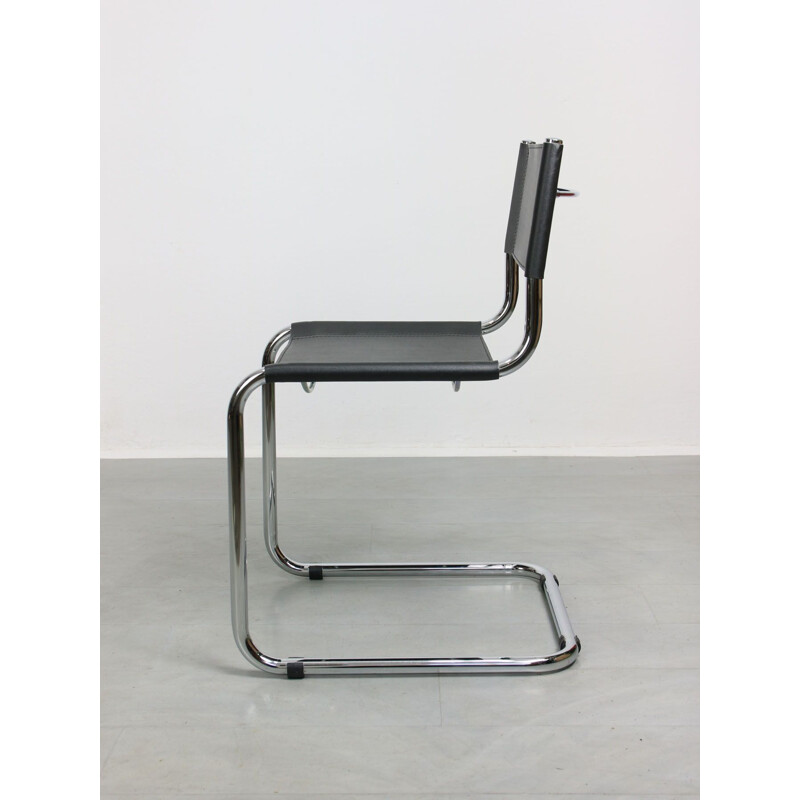 Silla vintage Bauhaus de cuero negro de Mart Stam, Italia