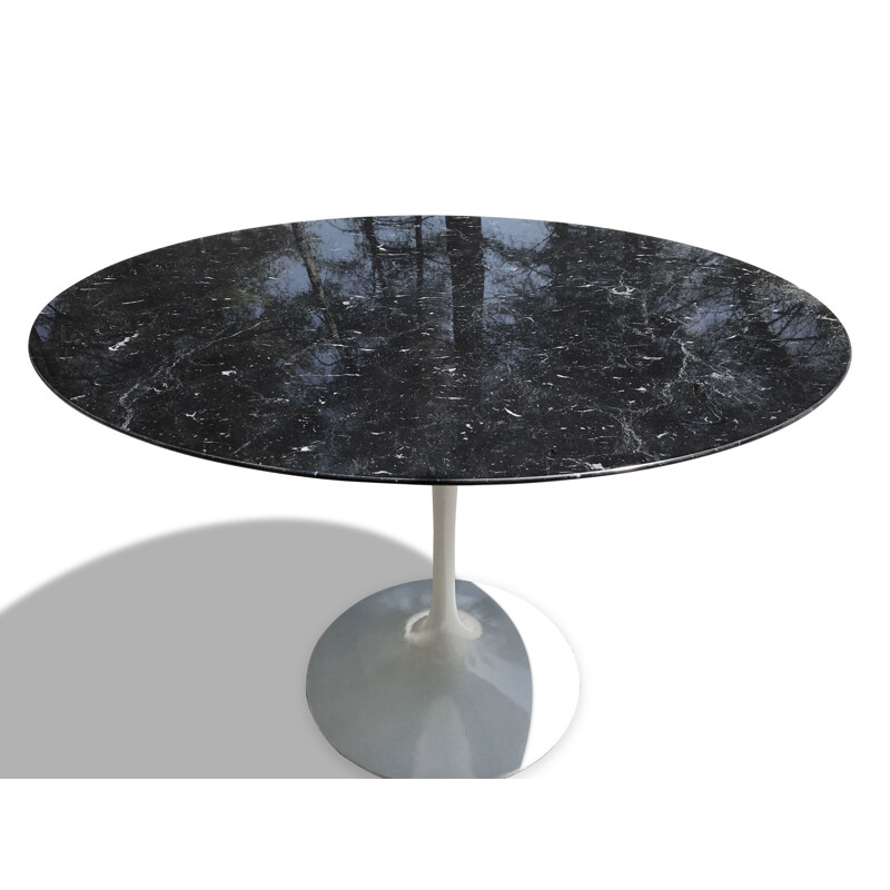 Round vintage table in black marquina marble by Eero Saarinen for Knoll International