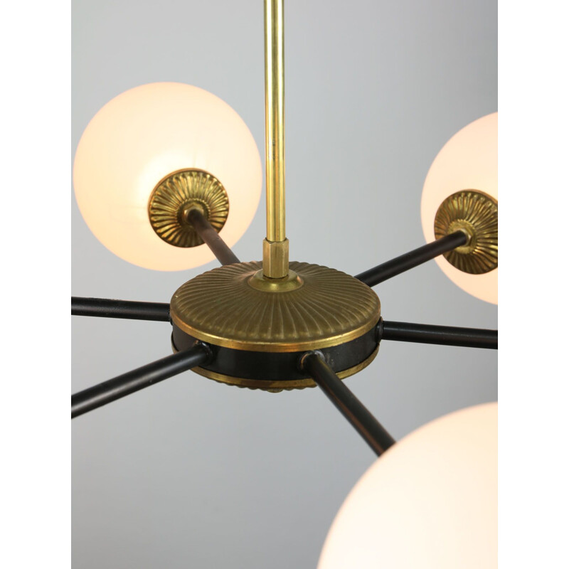 Lampadario sputnik vintage in ottone e vetro opalino