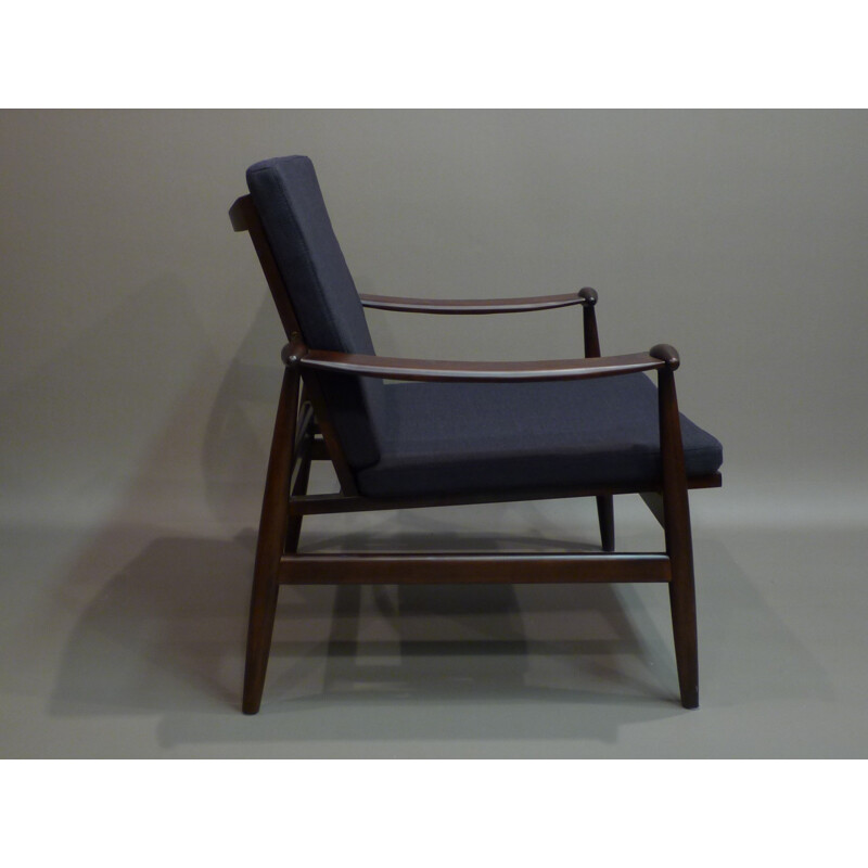 Fauteuil scandinave retapissé en noyer et tissu gris foncé - 1960