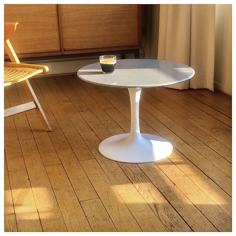 Vintage tulip coffee table by Saarinen for Knoll