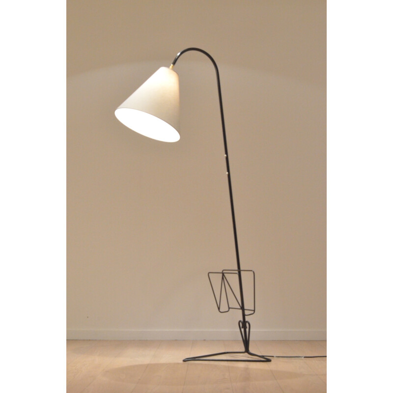 French floor lamp in black metal with magazine rack - 1950s