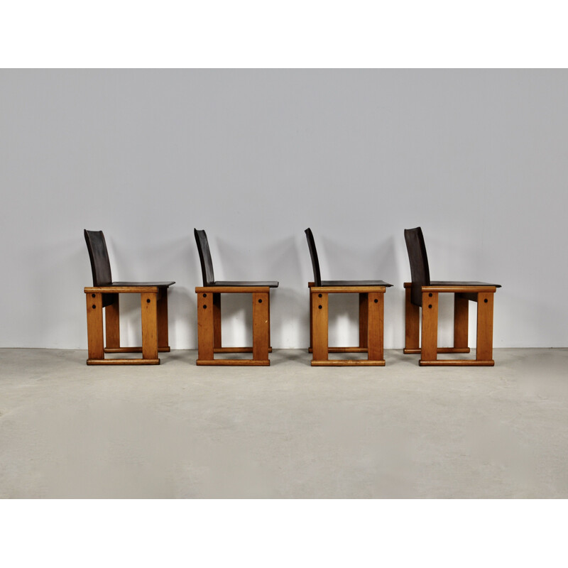 Ensemble de 4 chaises vintage en bois et cuir par Afra&Tobia Scarpa, 1970
