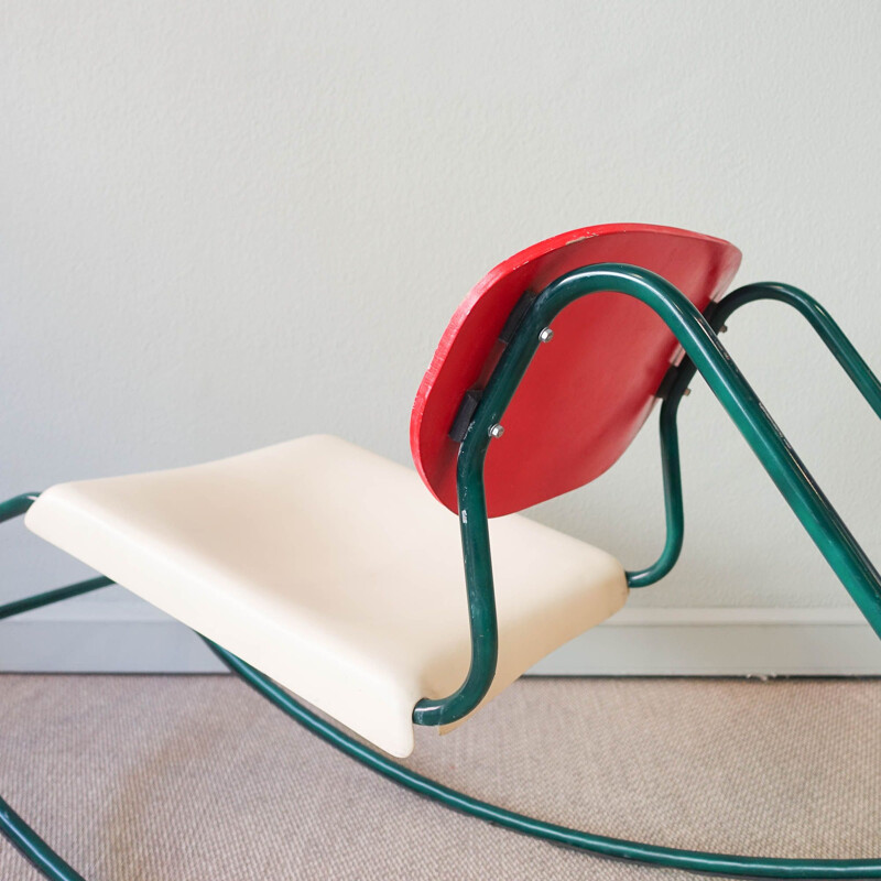 Chaise à bascule vintage en bois courbé rouge, 1960