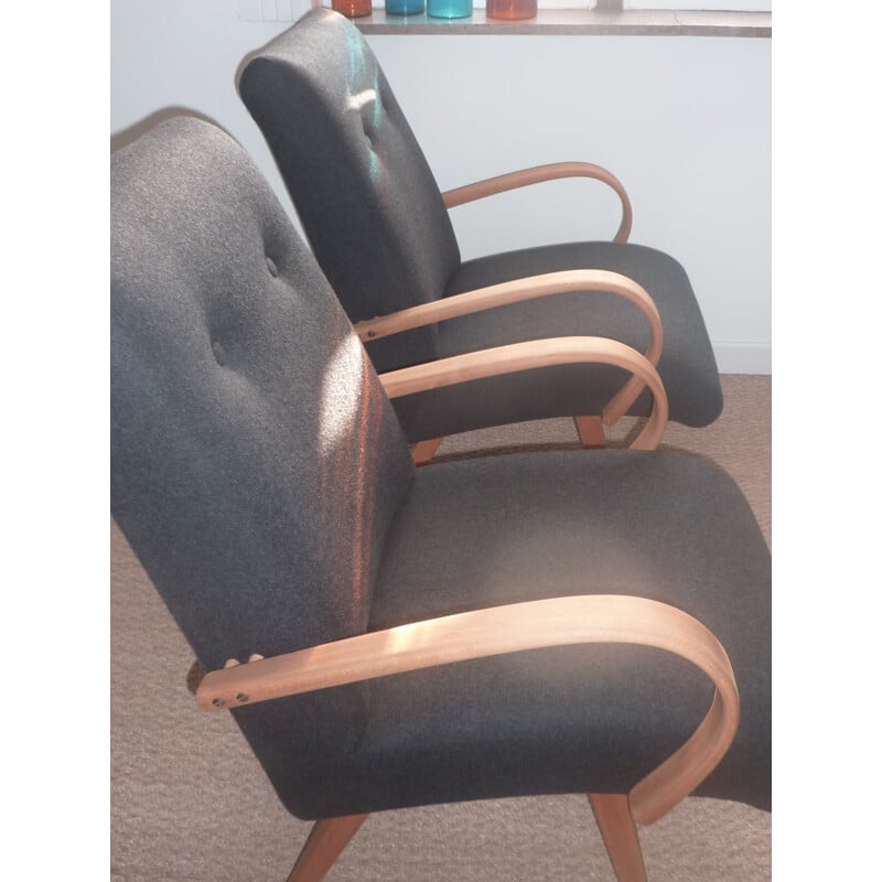Paire de fauteuils en flanelle grise et hêtre - 1950