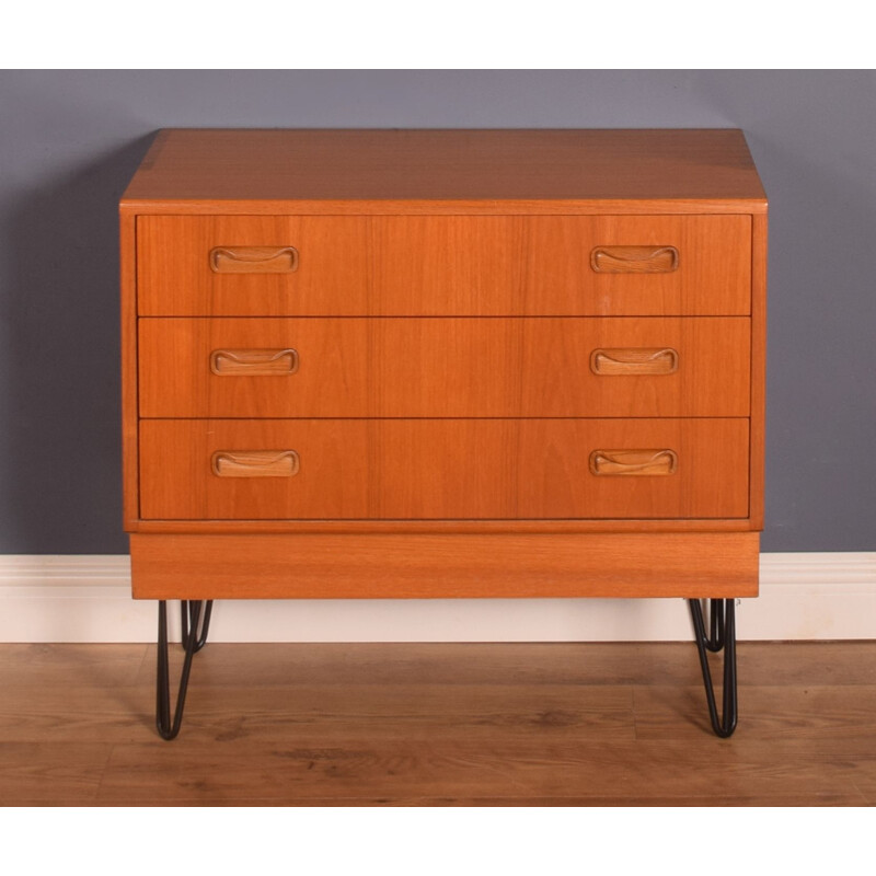 Teak vintage G Plan Fresco chest of drawers on hairpin legs, 1960s