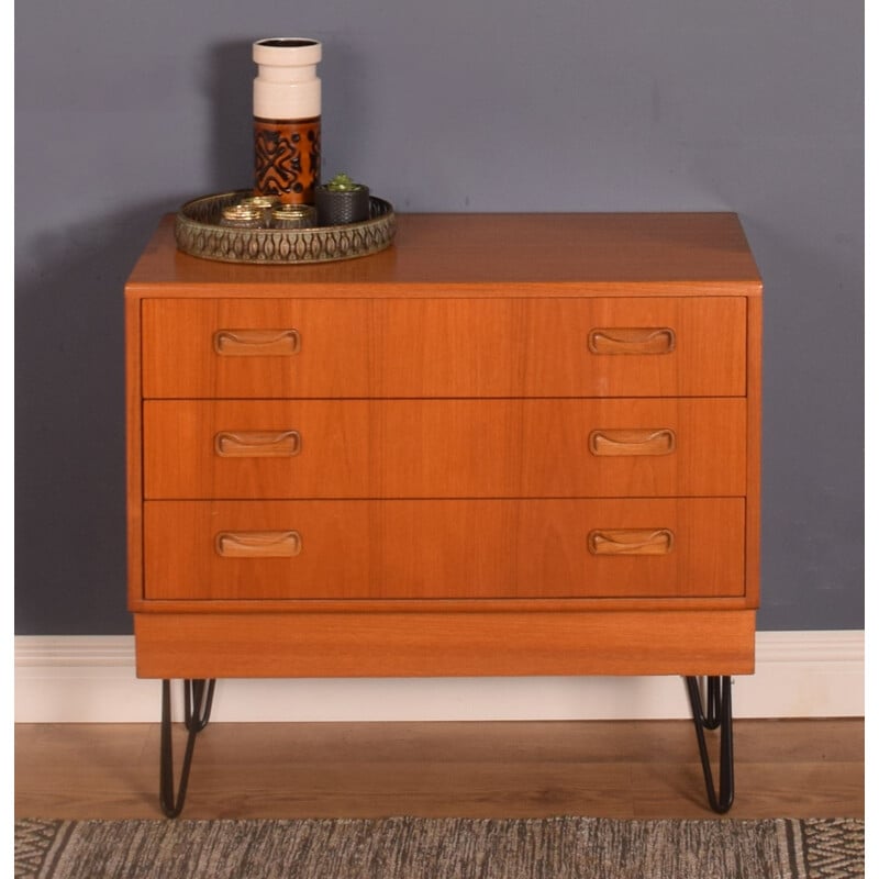 Teak vintage G Plan Fresco chest of drawers on hairpin legs, 1960s