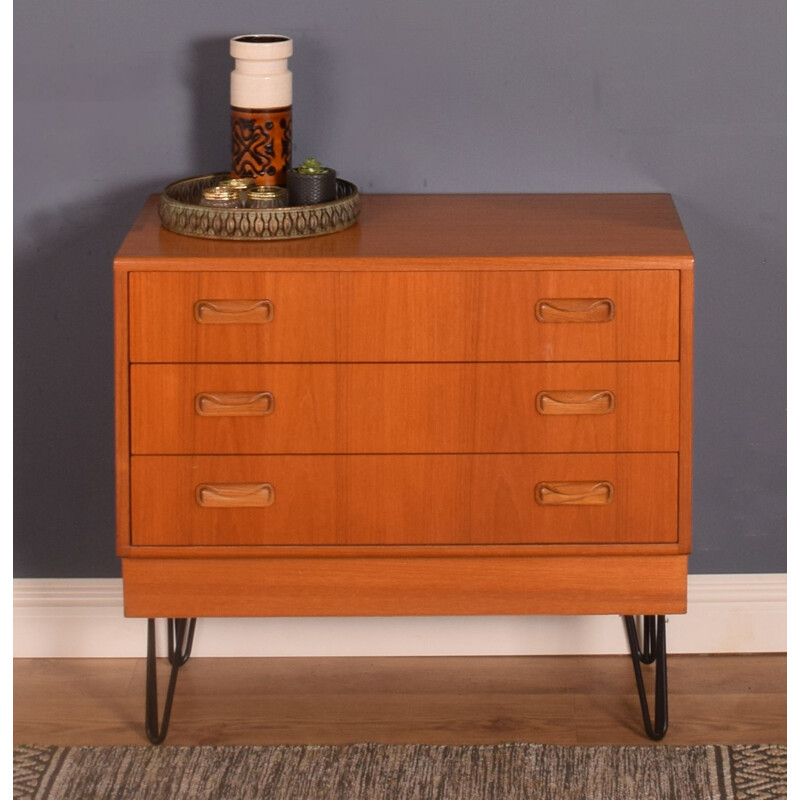 Teak vintage G Plan Fresco chest of drawers on hairpin legs, 1960s
