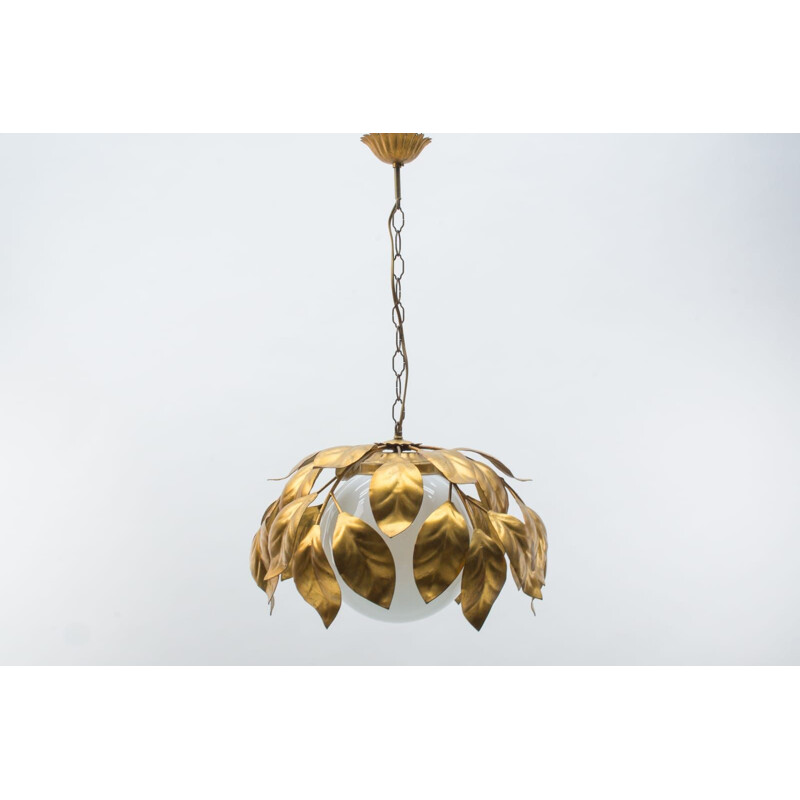 Candeeiro suspenso em ouro Vintage Florentine com cor de vidro opala, 1960