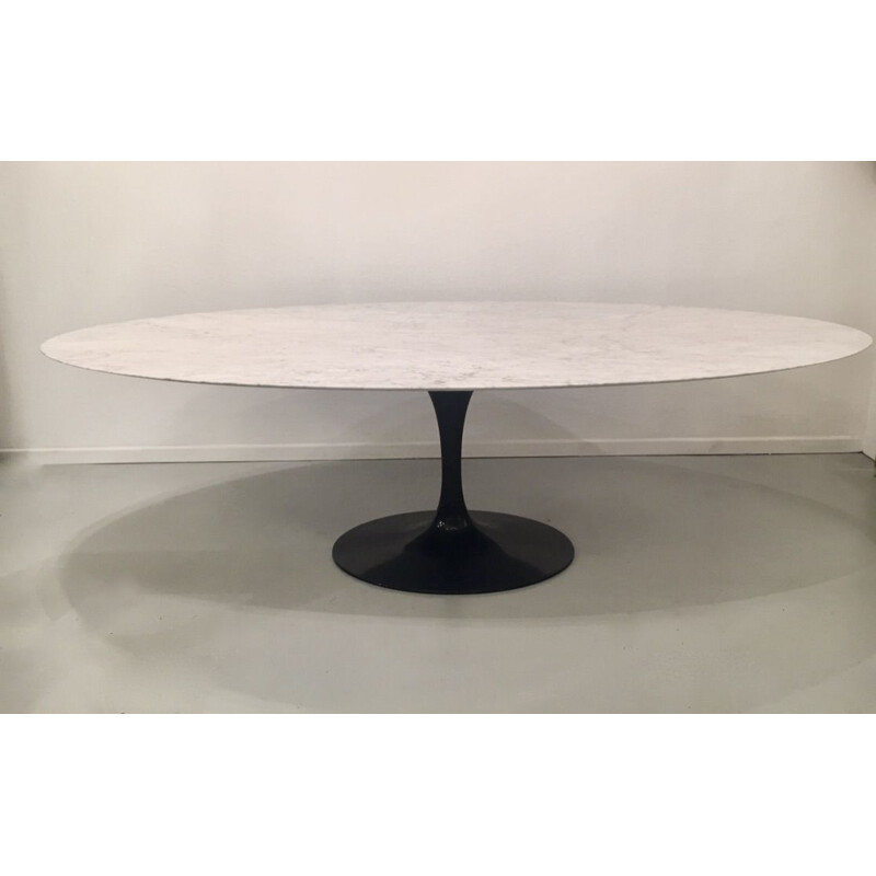 Vintage oval marble table by Eero Saarinen for Knoll