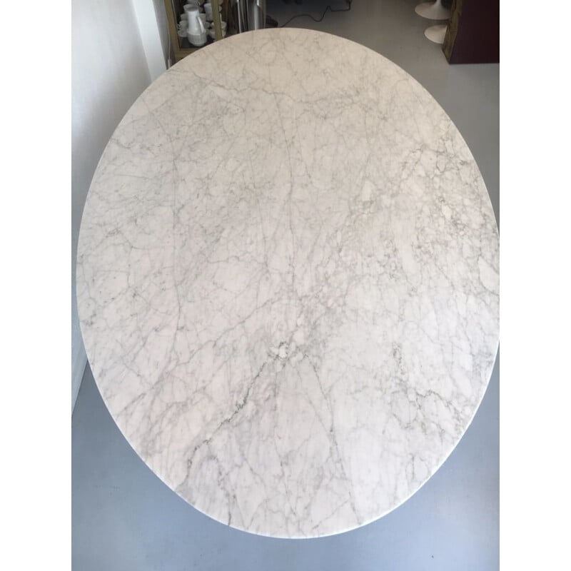 Vintage oval marble table by Eero Saarinen for Knoll