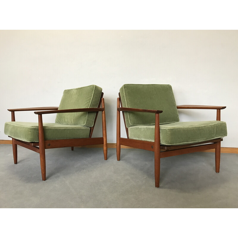 Paire de fauteuils scandinave en teck et velours vert - 1960