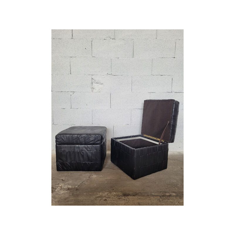 Paire de poufs vintage en patchwork de cuir noir par De Sède, 1960