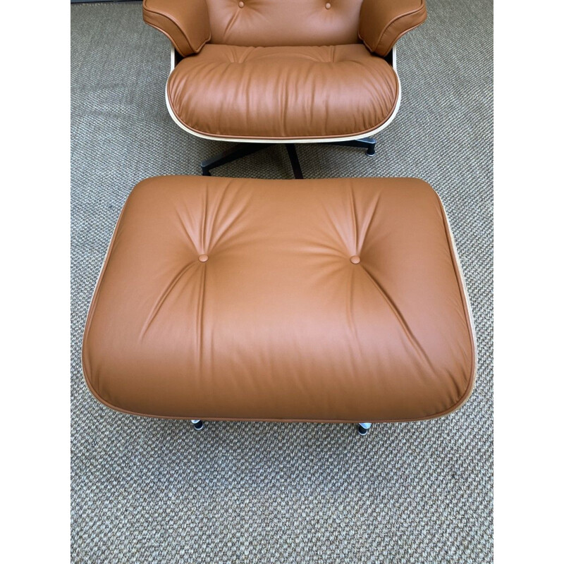 Fauteuil lounge et ottoman vintage en cuir cognac par Charles Eames pour Herman Miller, USA 2011