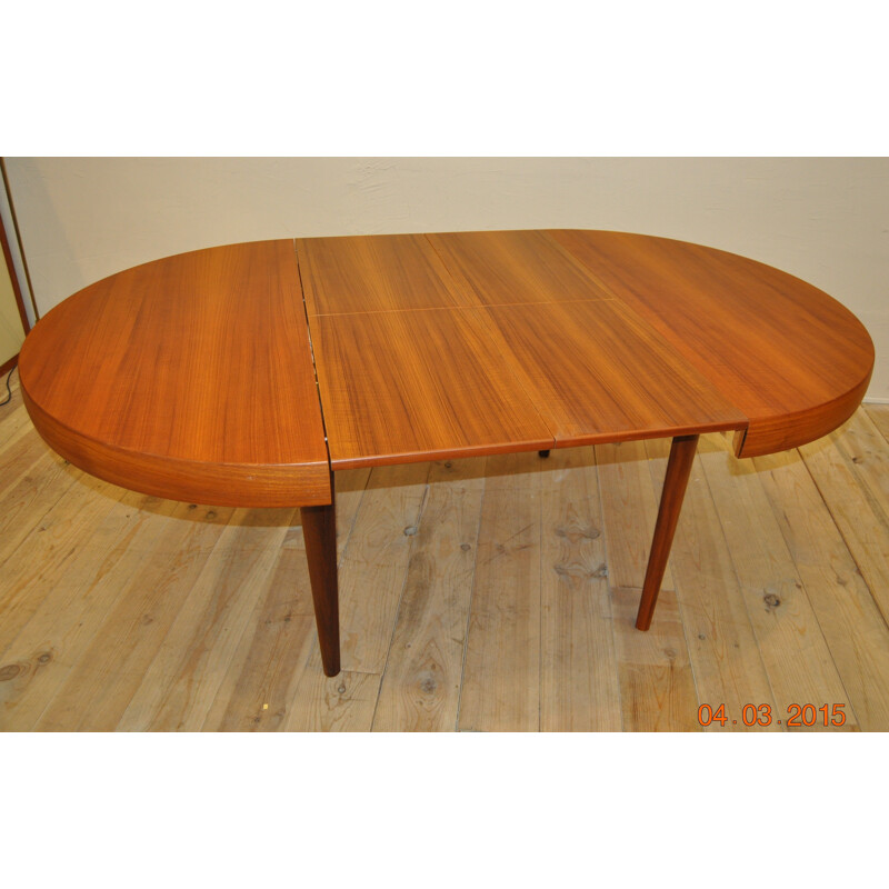 Scandinavian round dining table - 1970s