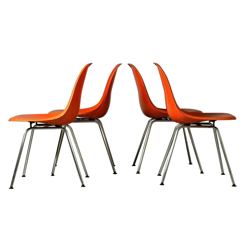 Ensemble de 4 chaises vintage en fibre de verre par Eames pour Herman Miller, 1950