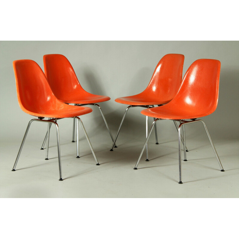 Set of 4 vintage fiberglass chairs by Eames for Herman Miller, 1950s