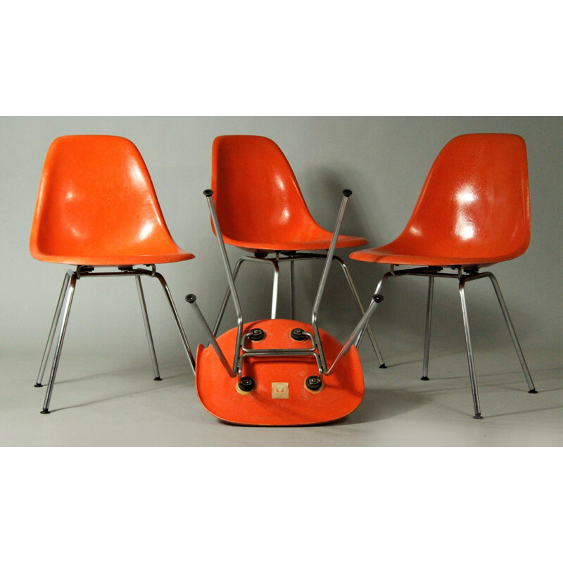 Set of 4 vintage fiberglass chairs by Eames for Herman Miller, 1950s