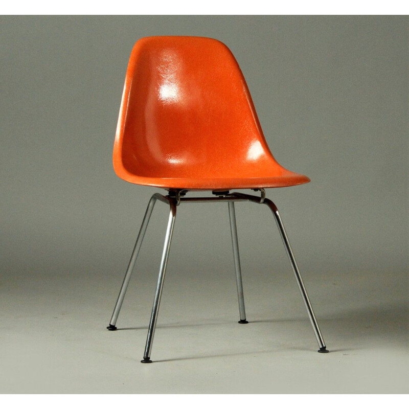 Set of 4 vintage fiberglass chairs by Eames for Herman Miller, 1950s